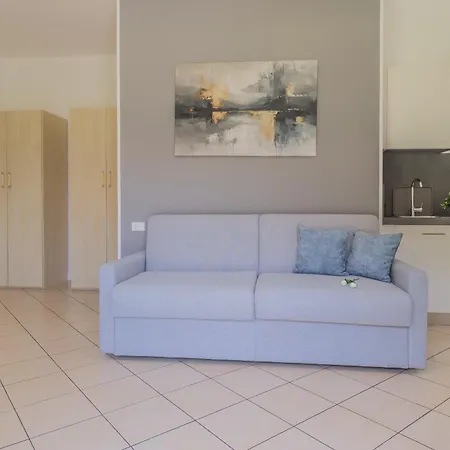 Brezza Del Lario Monolocale Con Giardino דירה דרביו